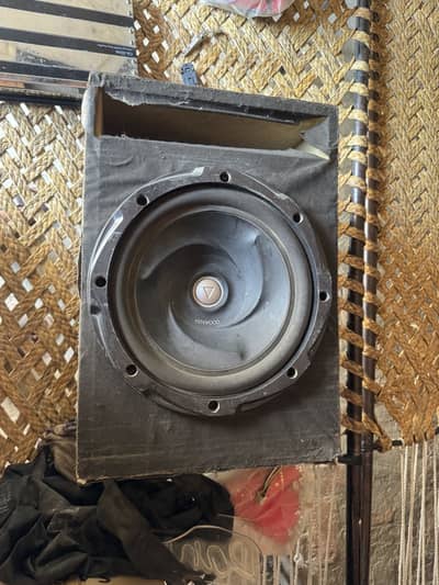 Amplifier basstube subwoofer