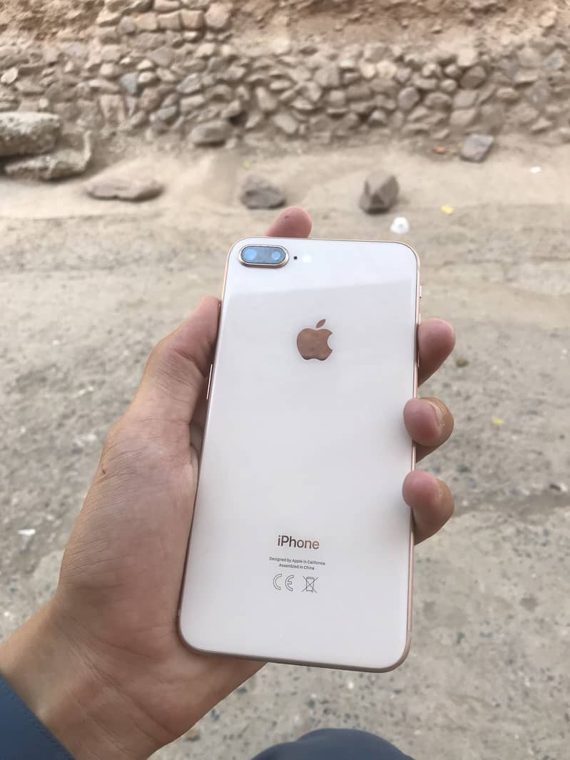 Apple iPhone 8 Plus 3