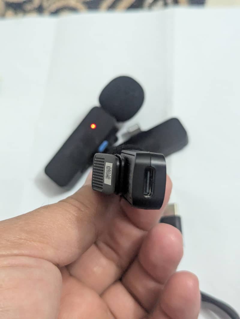 Boya V2 wireless mic 5