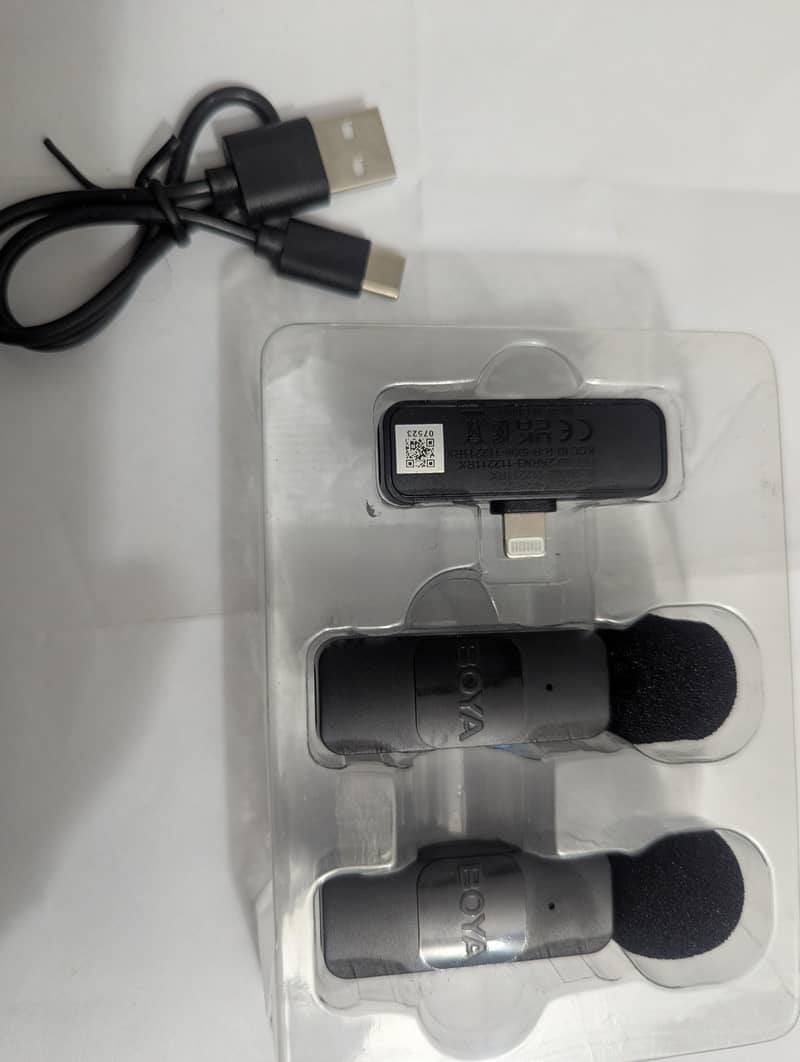 Boya V2 wireless mic 6
