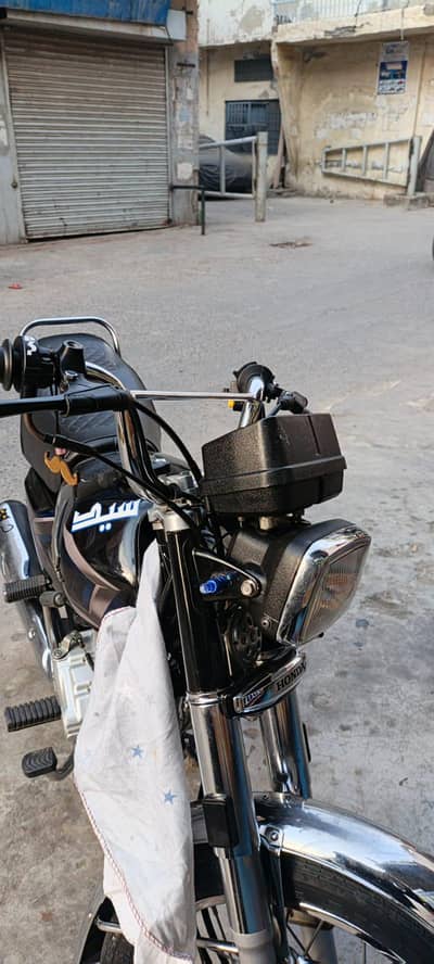 urgent sale Honda 125 10/10 look new