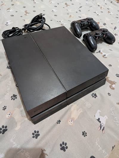 Ps4 fat 500gb jailbroken with games installed.