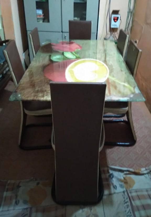 Dining table 0