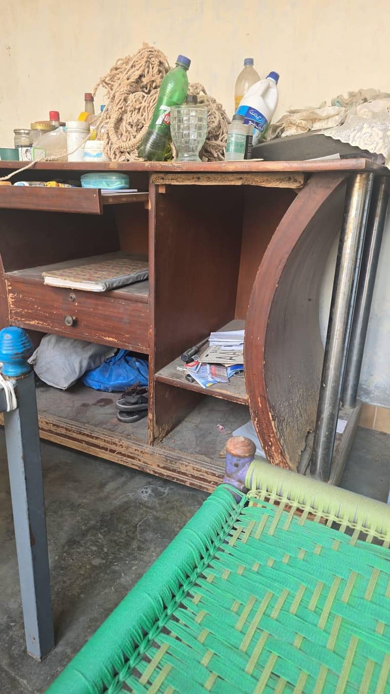 Computer table 0