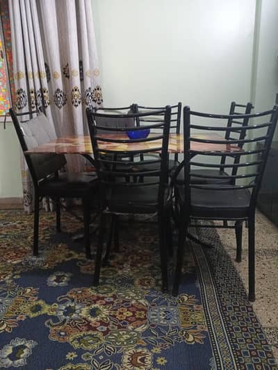 Dining table for Sale