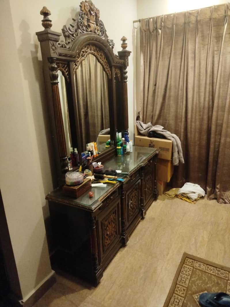 Bed and Dressing Table 5