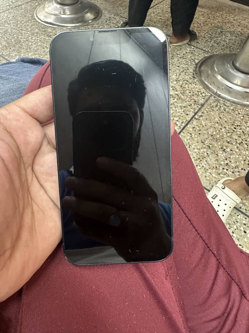 Apple iPhone 13 simple 3