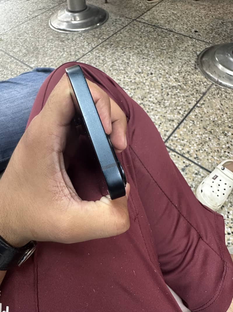Apple iPhone 13 simple 4