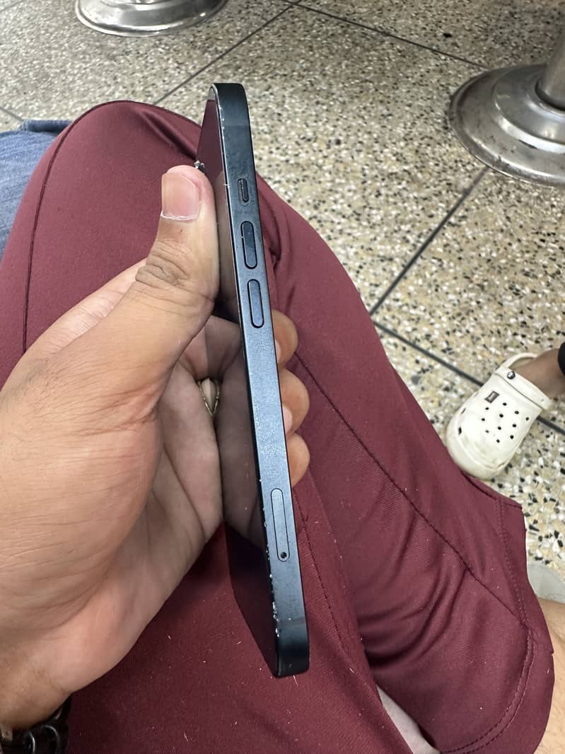 Apple iPhone 13 simple 5