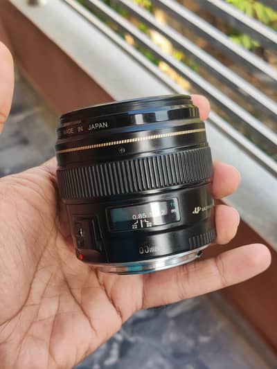canon 85mm neat and clean lens
