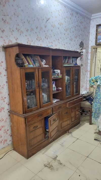 hi I want to sell my showcases