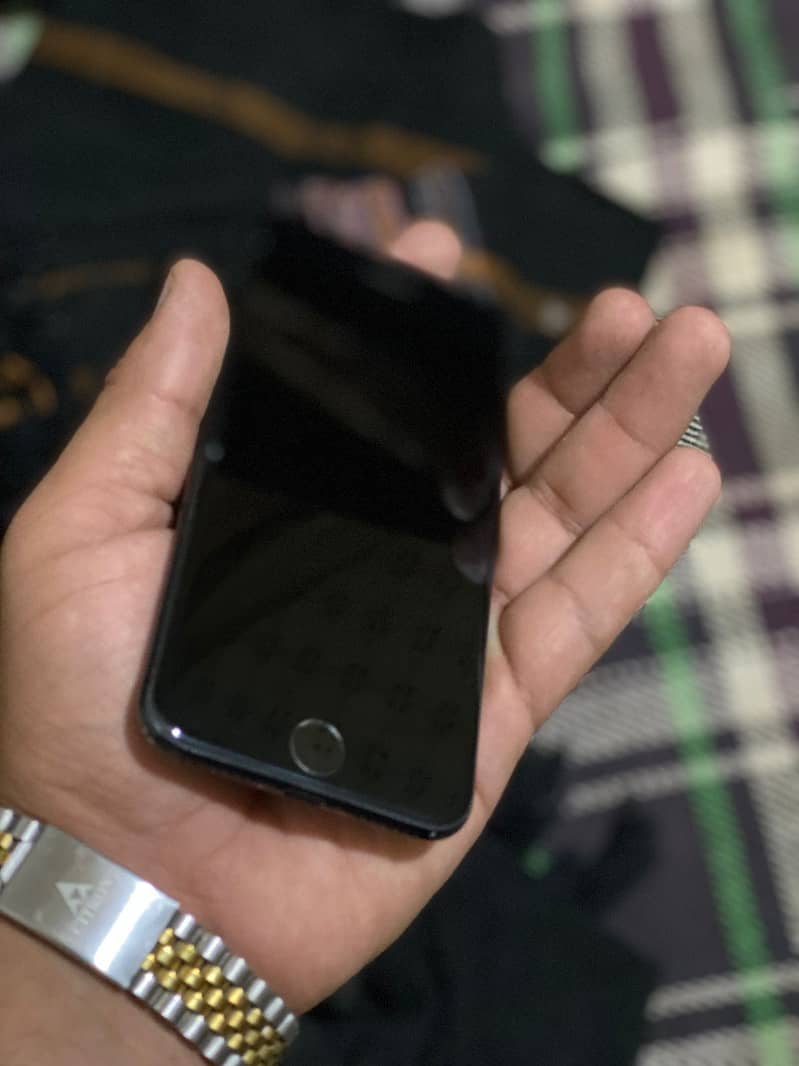 Apple iPhone 7 2