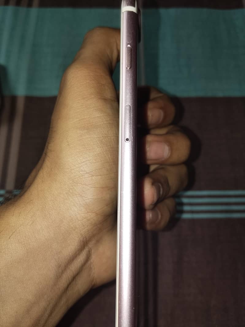 Apple iPhone 7 Plus 4