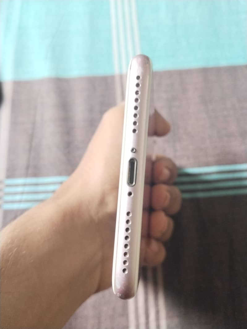 Apple iPhone 7 Plus 6