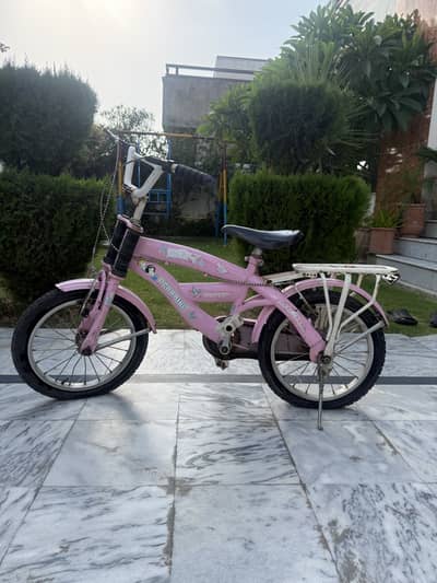 Dorabike for girls. . v fine & smooth drive