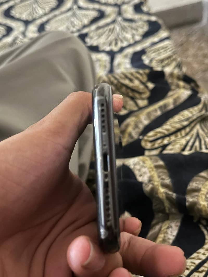 Apple iPhone X 3