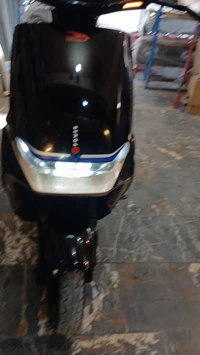 united smart pro 3 months  use 15 months warranty  4500 km