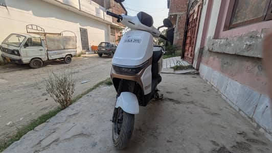 REVOO Electric Scooter A11