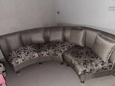 16 seater 2 semi circle shaped