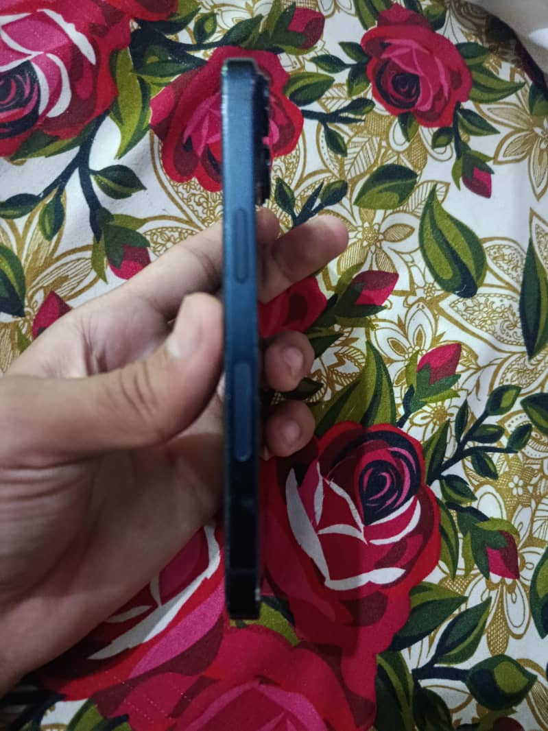 iPhone 14 3