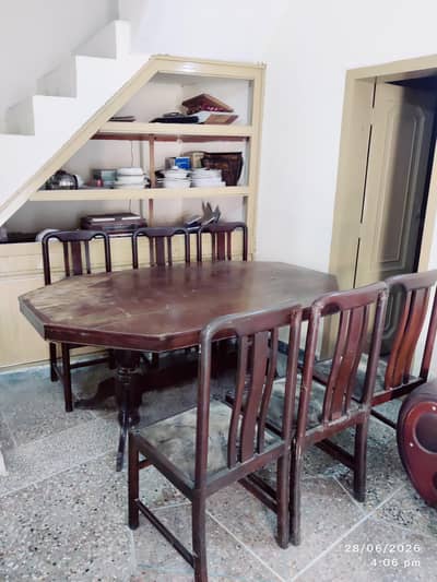 Dining Table with set of 6 chairs