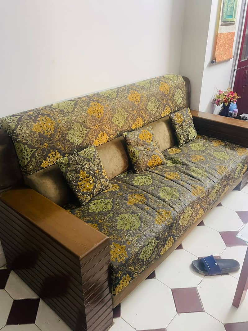 Sofa set - 5 seater sofa set with glass table in Excellent condition 0