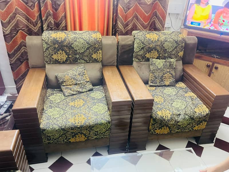 Sofa set - 5 seater sofa set with glass table in Excellent condition 1
