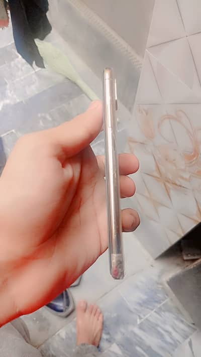 Seald phone water pack back per tap chari hoyi he 10 by 10