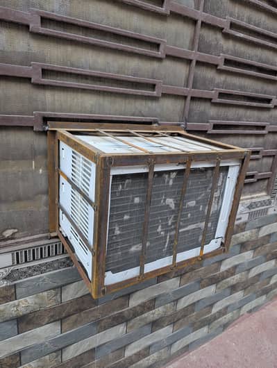 Inverter Ship Window AC with Stand and 220 supply