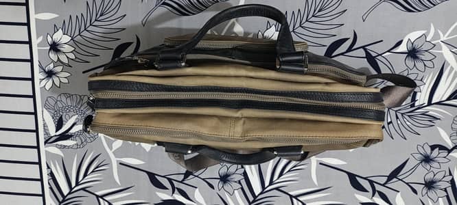 laptop and office use bag brand Arthur Astone leather bag