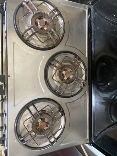 Toyo branded 3-burner gas cooking range