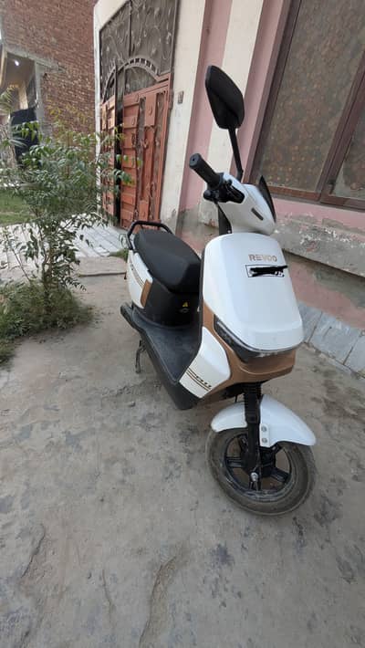 REVOO A11 Electric Scooter.