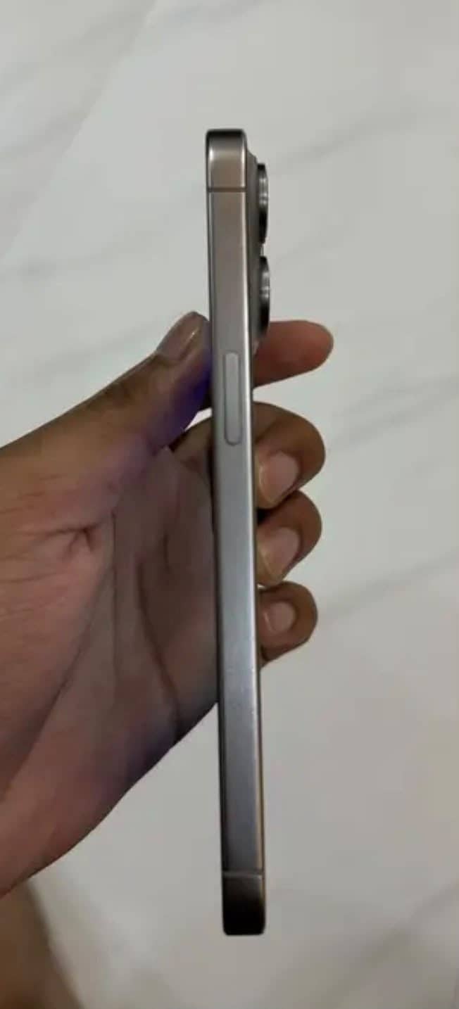 Apple iPhone 15 Pro Max 1