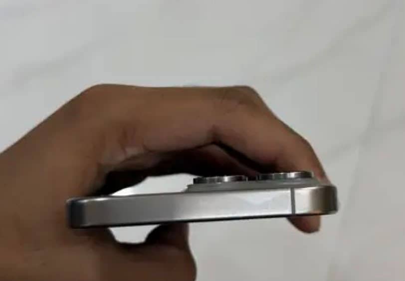 Apple iPhone 15 Pro Max 3