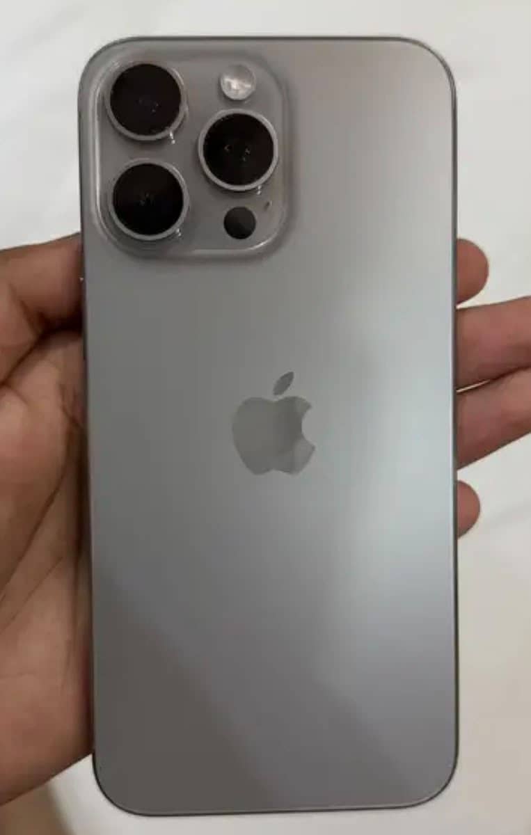 Apple iPhone 15 Pro Max 4