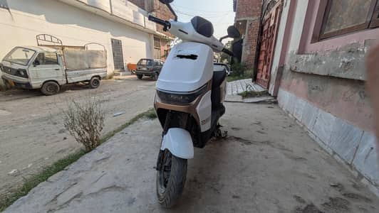REVOO Electric Scooter A11