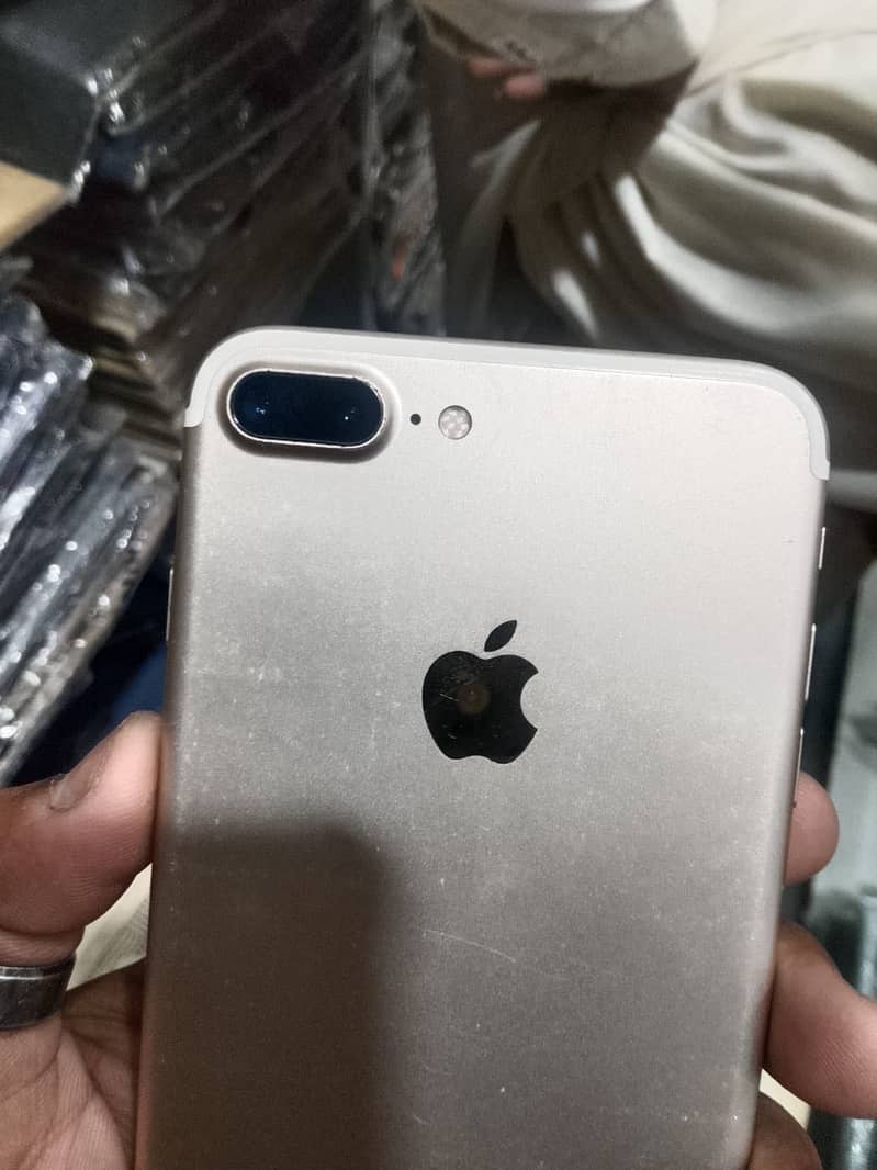 Apple iPhone 7 Plus 4