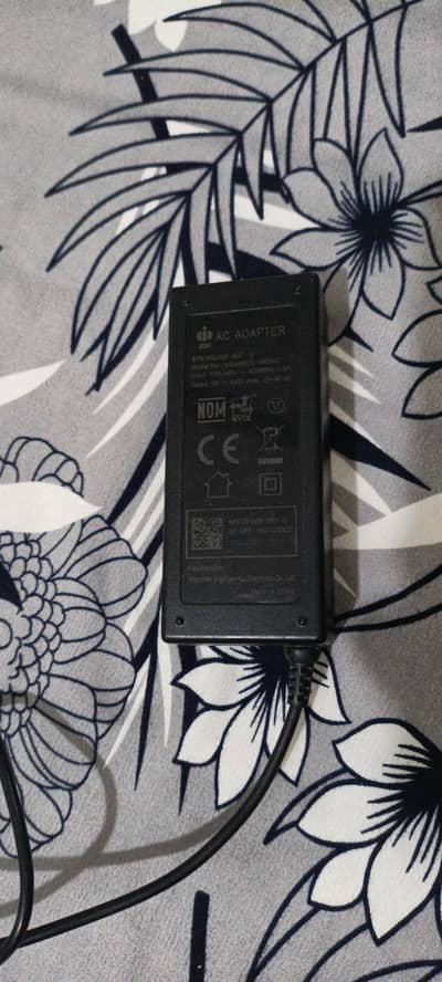 laptop charger dell round pin shape 90 watt