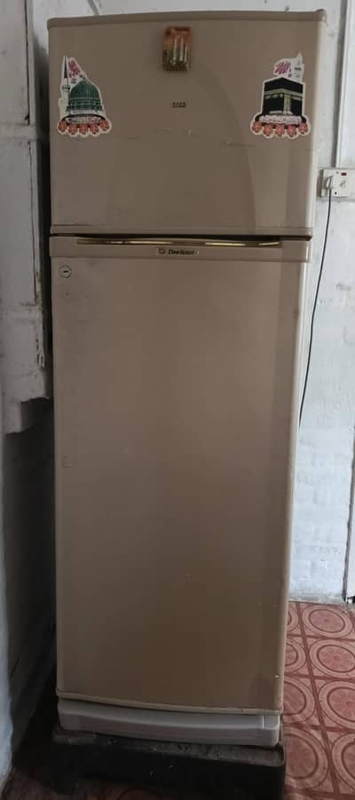 fridge 12 cubic feet in good condition for sale, no repair