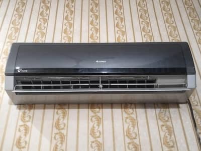 GREE1.5 ton inverter split  AC  excellent condition