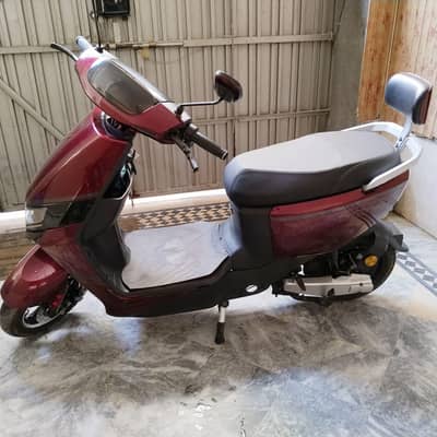 OREVO Electric Scooter 2025 Model – Excellent Battery Condition