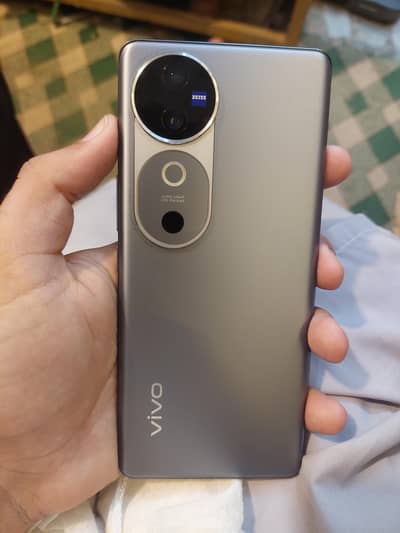 Vivo V40