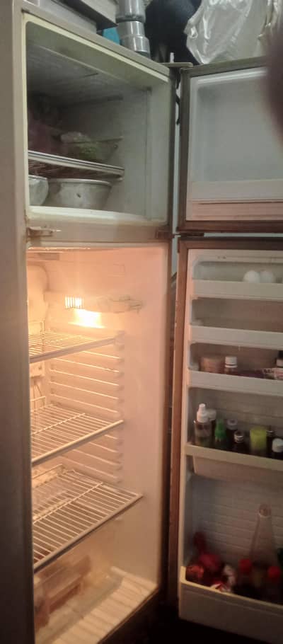 fridge urgent sale krni ha no open no repair
