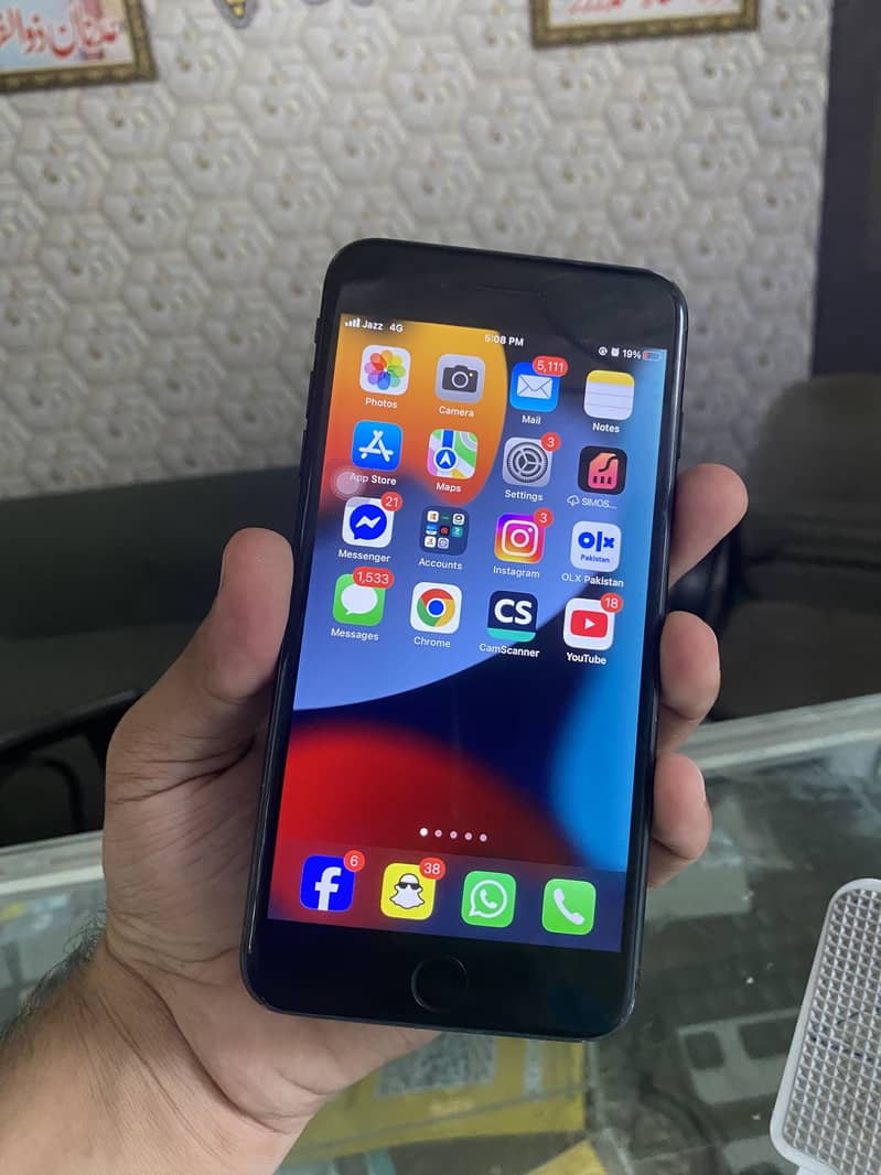 Apple iPhone 7 Plus 1