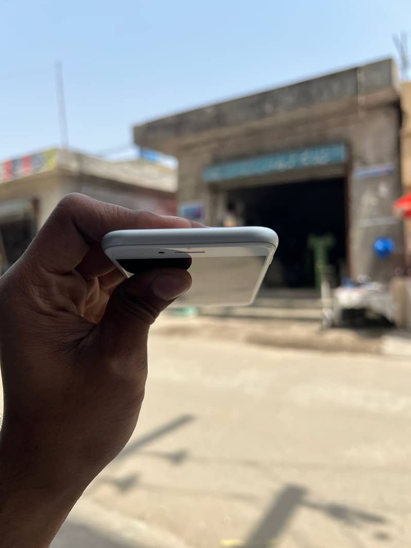Apple iPhone 8 1