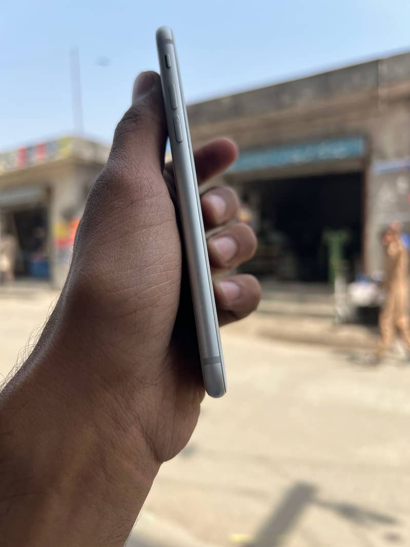 Apple iPhone 8 4