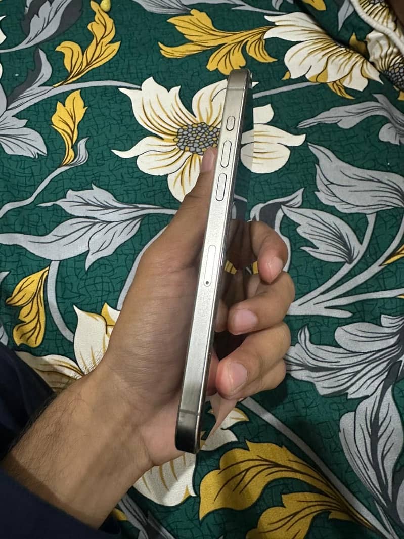 IPHONE 15 Pro Max 3