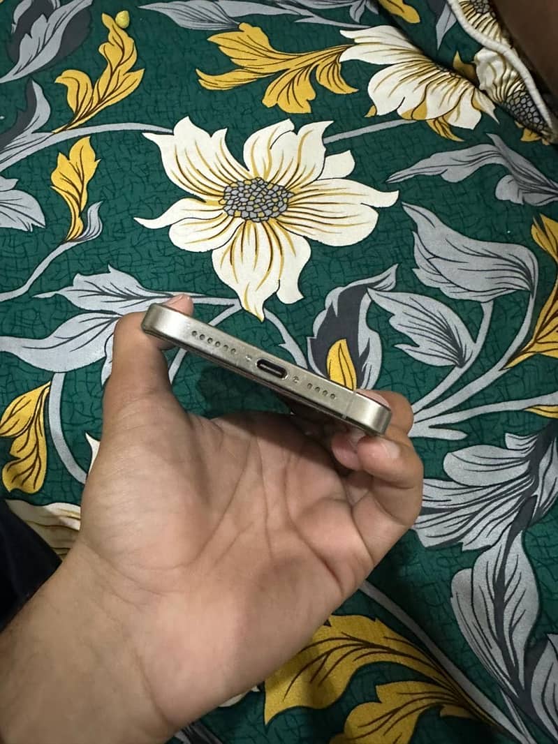 IPHONE 15 Pro Max 4