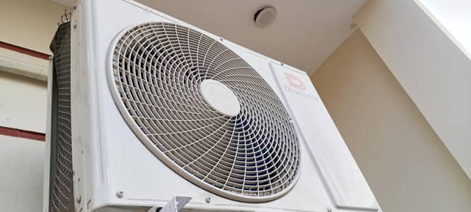 I am selling my Dawlance 1 ton Ac