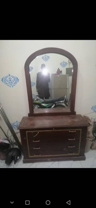 DRESSING TABLE